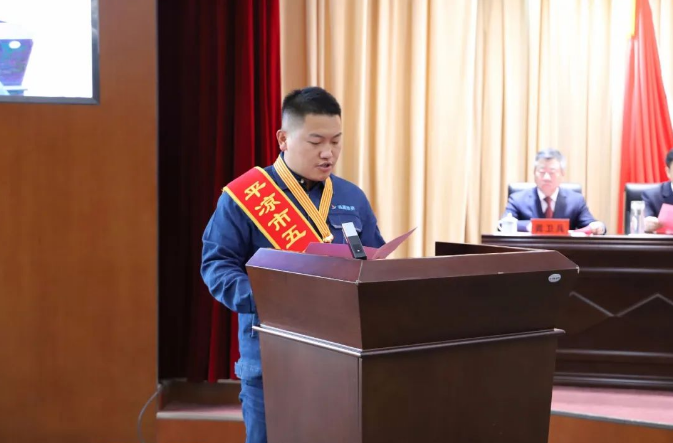 喜报!U8国际集团员工杨李荣获2022年平凉市五一劳动奖章(图2) 喜报!U8国际集团员工杨李荣获2022年平凉市五一劳动奖章(图2)