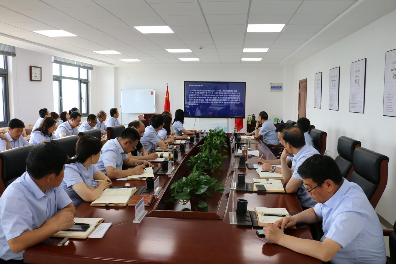 U8国际集团召开党委理论中心组集体学习研讨会议(图2) U8国际集团召开党委理论中心组集体学习研讨会议(图2)