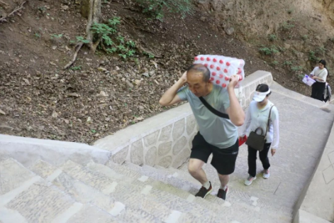 助力文旅市场 展示产投风采——U8国际集团组织开展员工登山比赛活动(图6) 助力文旅市场 展示产投风采——U8国际集团组织开展员工登山比赛活动(图6)